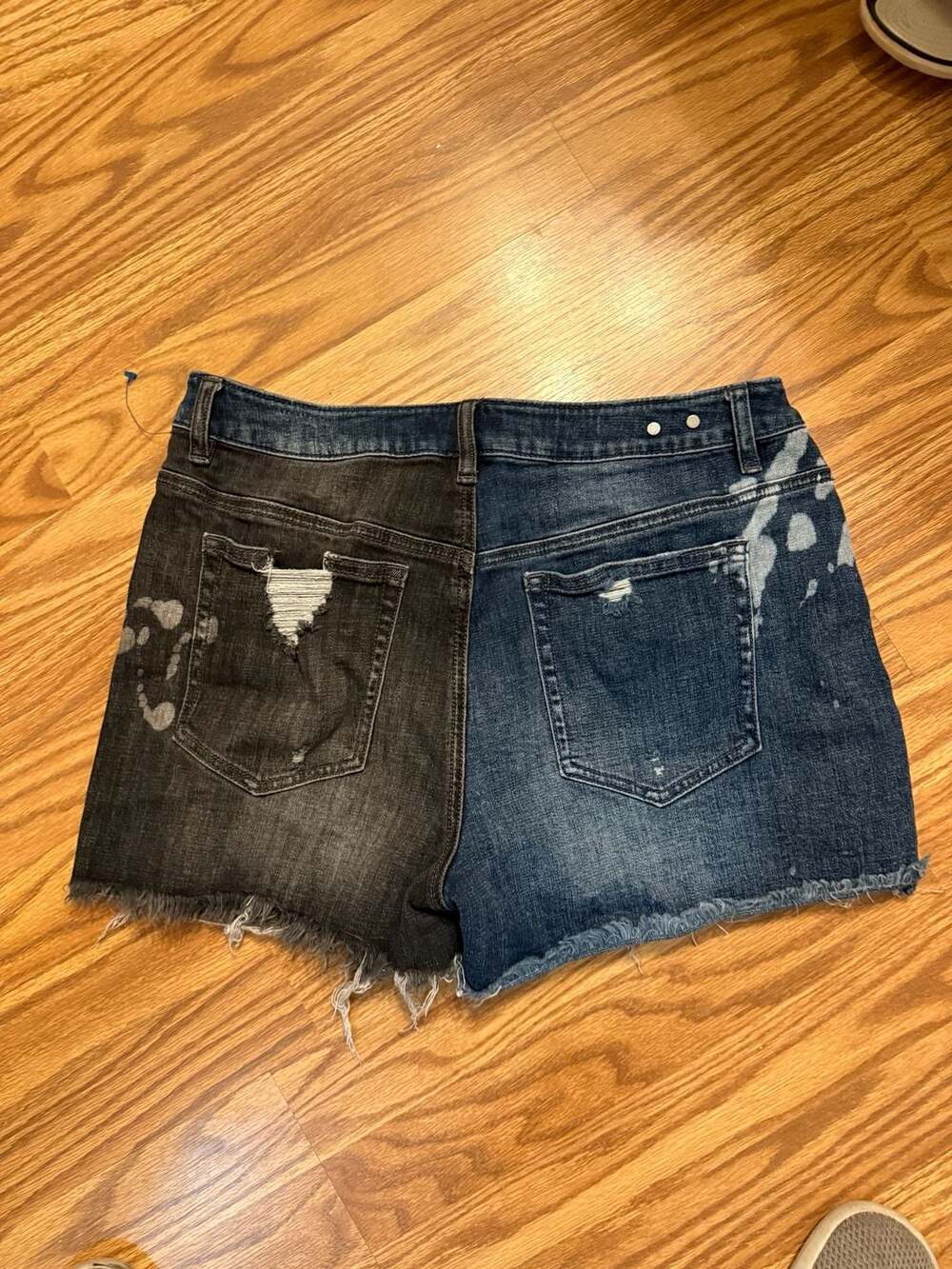 Cabi Two-Tone Distressed Denim Shorts with Bleach Splatter size 8 - Picture 3 of 4